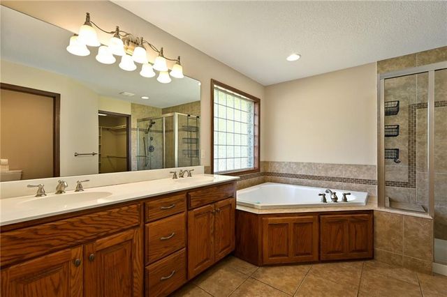 3385 W 183rd Street, Stilwell, KS 66085