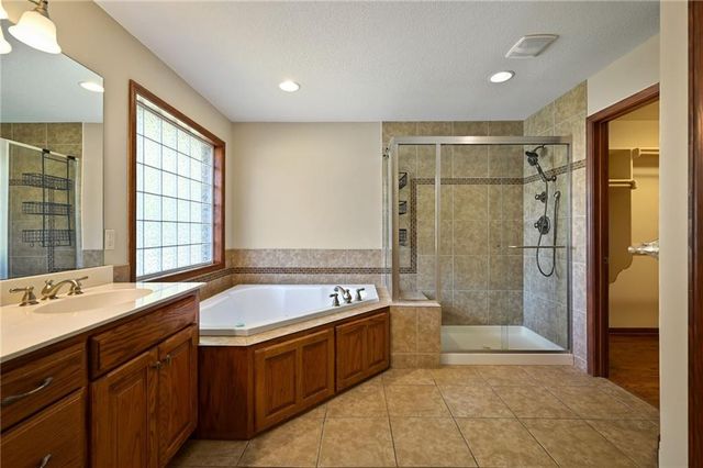 3385 W 183rd Street, Stilwell, KS 66085