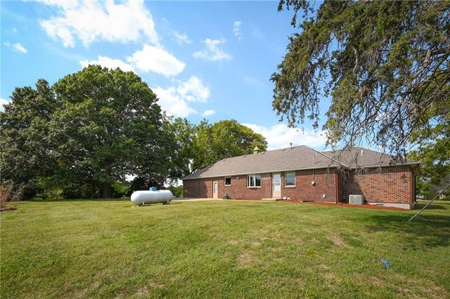 3385 W 183rd Street, Stilwell, KS 66085