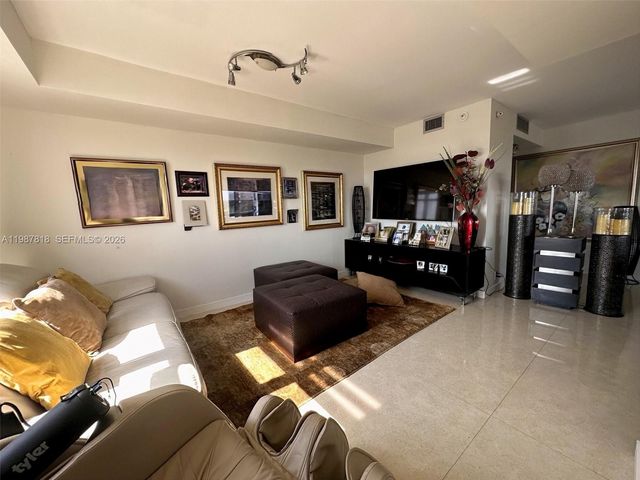 1000 Quayside Ter 1101, Miami, FL 33138