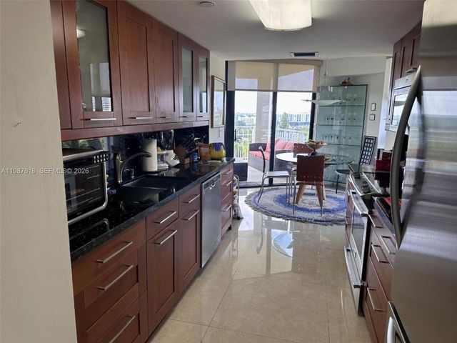 1000 Quayside Ter 1101, Miami, FL 33138