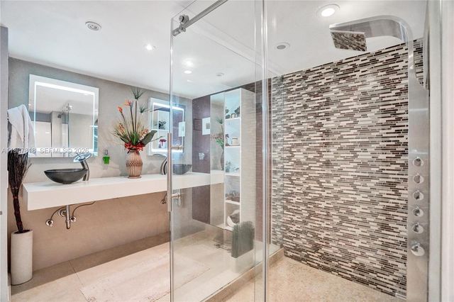 1000 Quayside Ter 1101, Miami, FL 33138