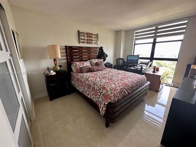 1000 Quayside Ter 1101, Miami, FL 33138