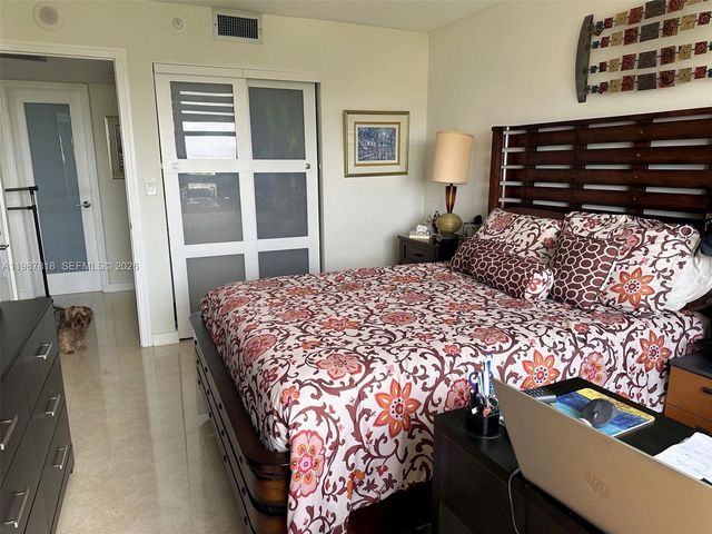 1000 Quayside Ter 1101, Miami, FL 33138