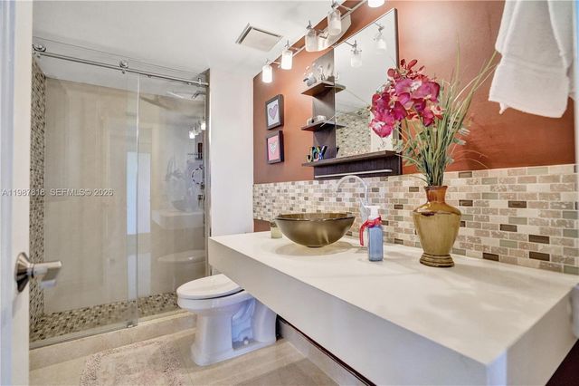 1000 Quayside Ter 1101, Miami, FL 33138