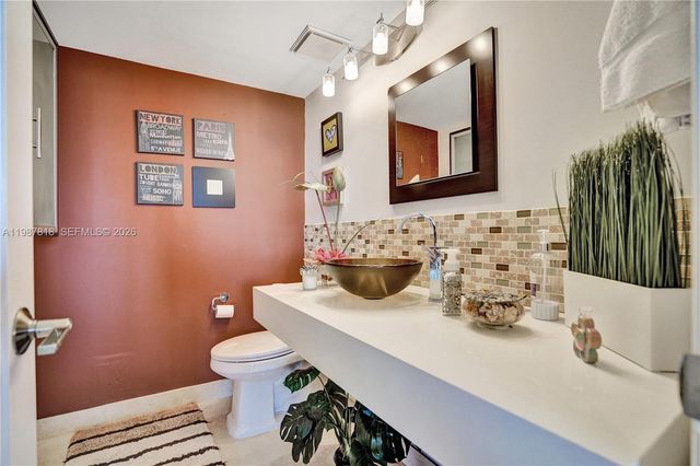 1000 Quayside Ter 1101, Miami, FL 33138