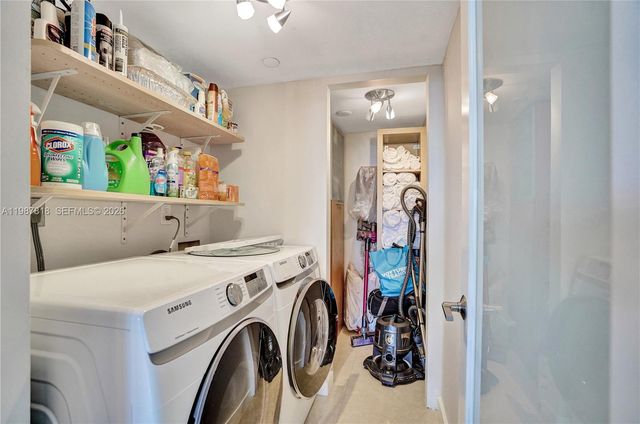 1000 Quayside Ter 1101, Miami, FL 33138