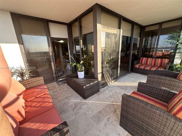 1000 Quayside Ter 1101, Miami, FL 33138