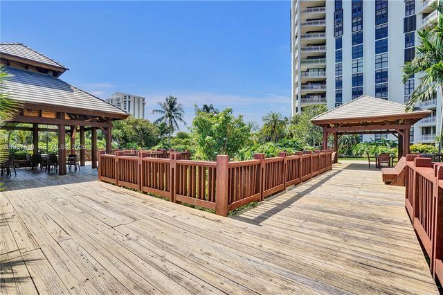 1000 Quayside Ter 1101, Miami, FL 33138