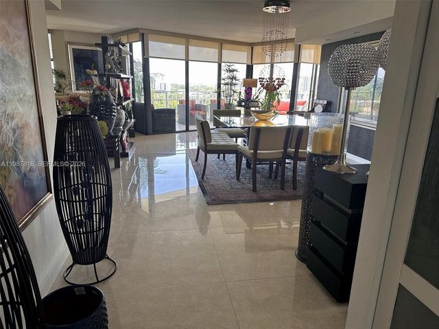 1000 Quayside Ter 1101, Miami, FL 33138