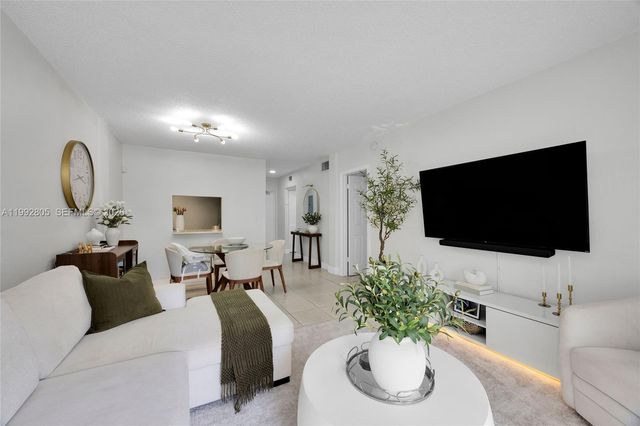 10900 SW 104th St 110, Miami, FL 33176