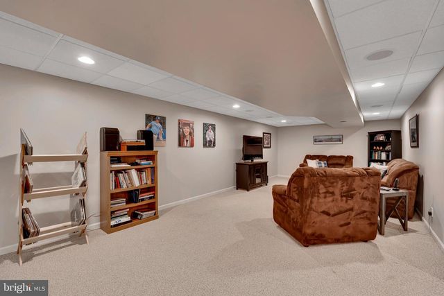 48 JESSICA CIR, Schwenksville, PA 19473