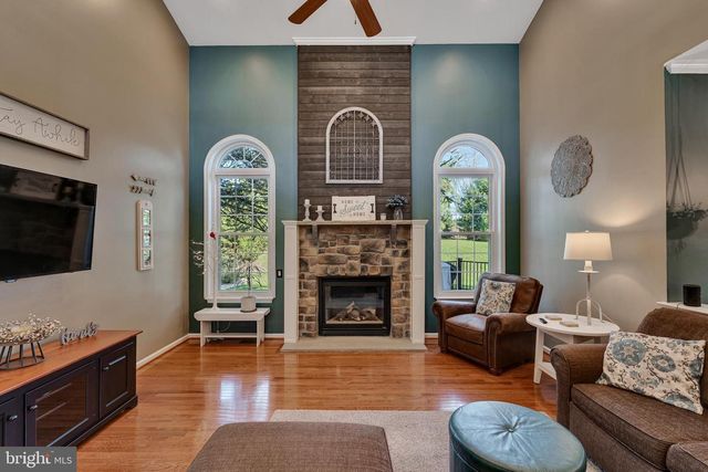 48 JESSICA CIR, Schwenksville, PA 19473