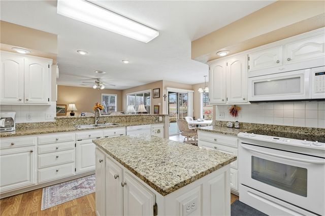 17 Saint Andrews Lane, Holiday Island, AR 72631