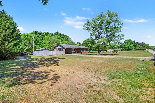 1145 Craigbrow Circle, Chester, SC 29706