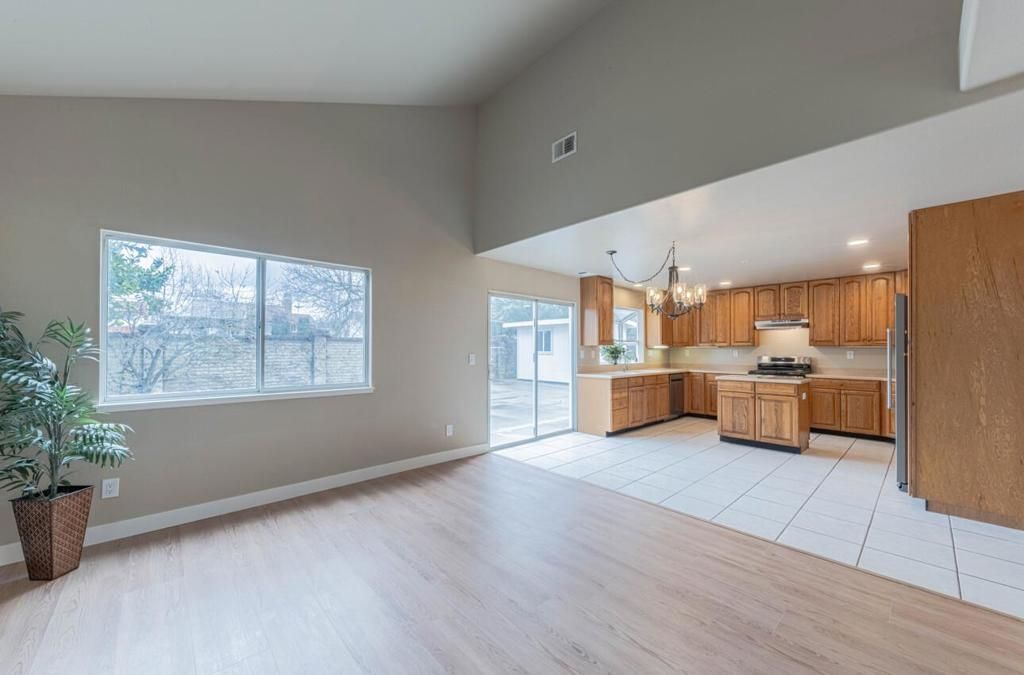 Image 11 of property listing at 10 Rex Circle, Salinas, CA 93906