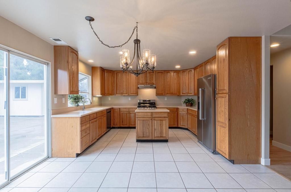 Image 12 of property listing at 10 Rex Circle, Salinas, CA 93906