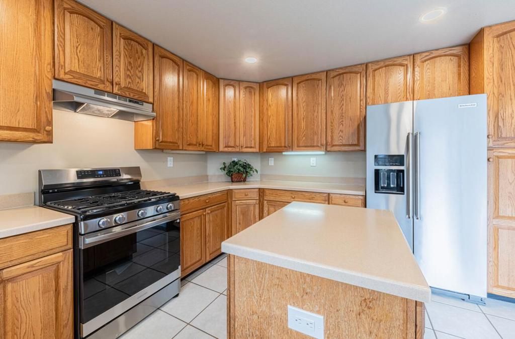 Image 15 of property listing at 10 Rex Circle, Salinas, CA 93906