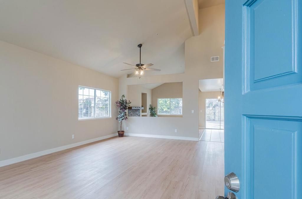 Image 3 of property listing at 10 Rex Circle, Salinas, CA 93906