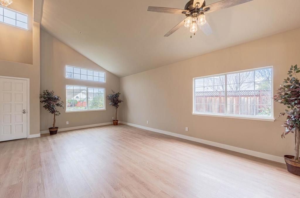 Image 4 of property listing at 10 Rex Circle, Salinas, CA 93906