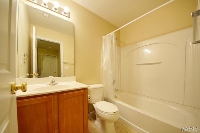 208 Waterside Crossing Ct, St Peters, MO 63376