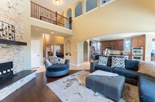 1302 Granada Court, Midlothian, TX 76065