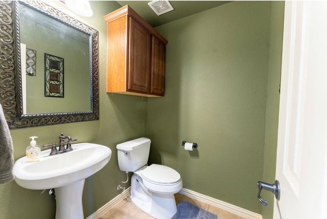 1302 Granada Court, Midlothian, TX 76065