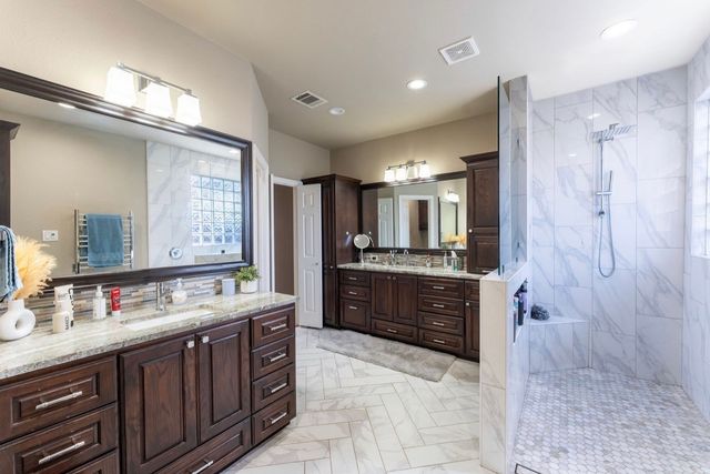 1302 Granada Court, Midlothian, TX 76065