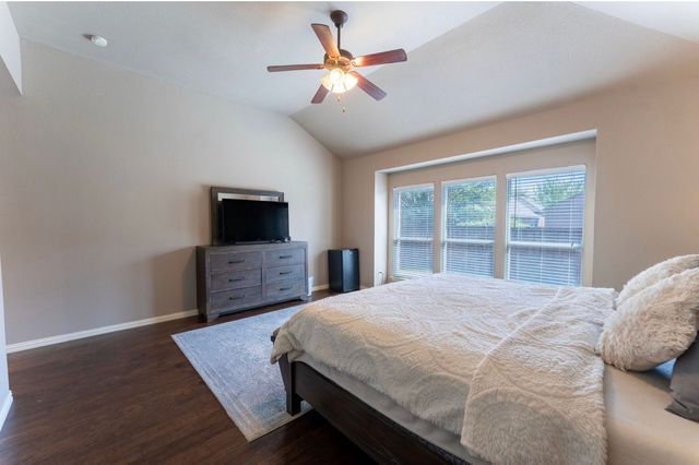 1302 Granada Court, Midlothian, TX 76065