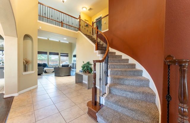 1302 Granada Court, Midlothian, TX 76065