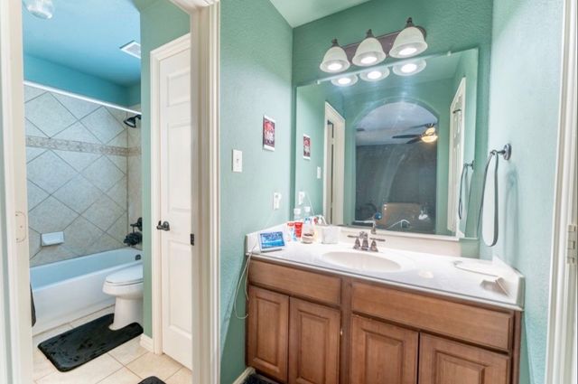 1302 Granada Court, Midlothian, TX 76065