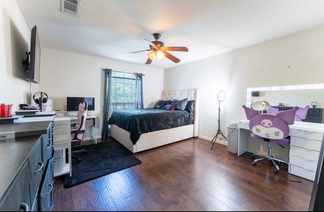 1302 Granada Court, Midlothian, TX 76065