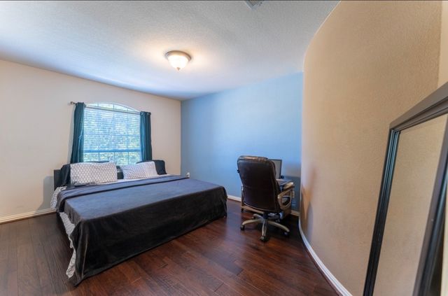 1302 Granada Court, Midlothian, TX 76065