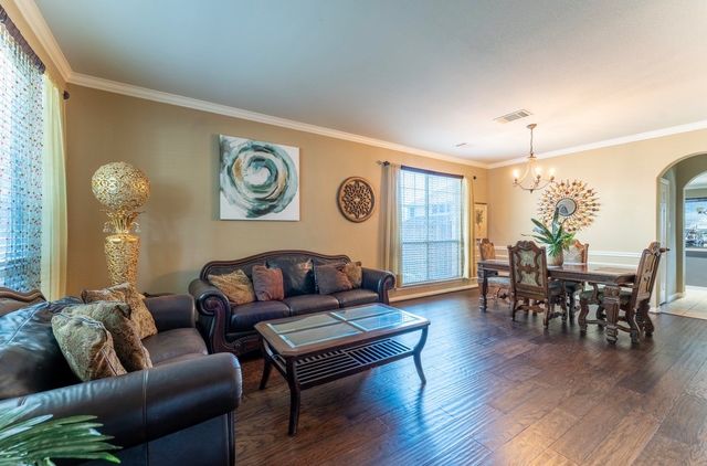 1302 Granada Court, Midlothian, TX 76065