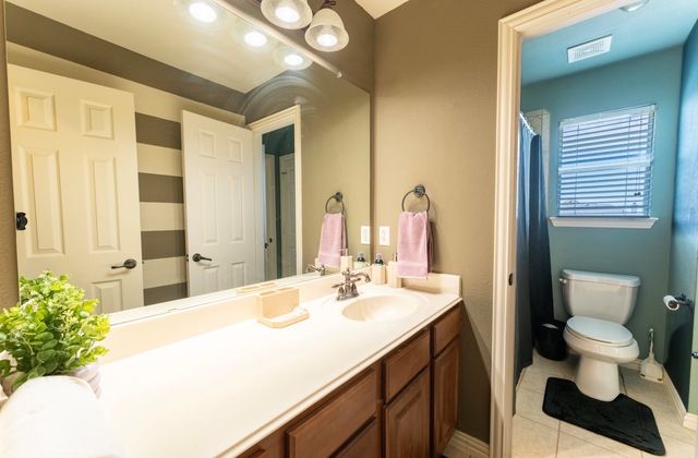 1302 Granada Court, Midlothian, TX 76065