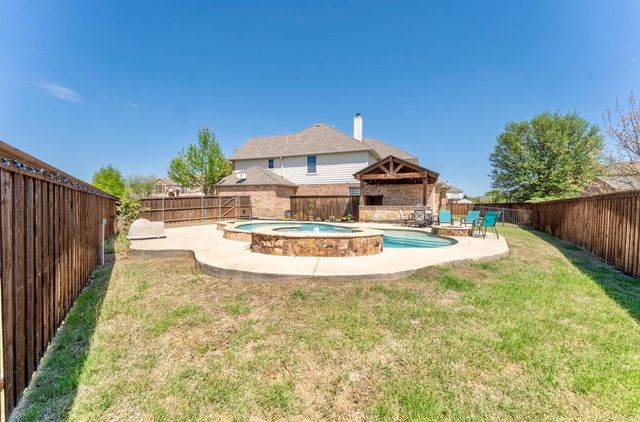1302 Granada Court, Midlothian, TX 76065
