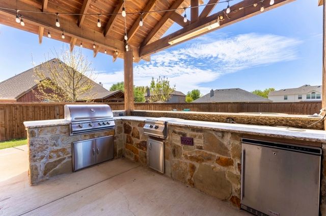 1302 Granada Court, Midlothian, TX 76065