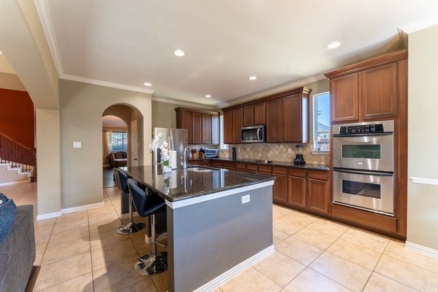 1302 Granada Court, Midlothian, TX 76065