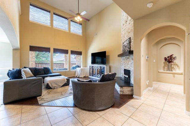 1302 Granada Court, Midlothian, TX 76065