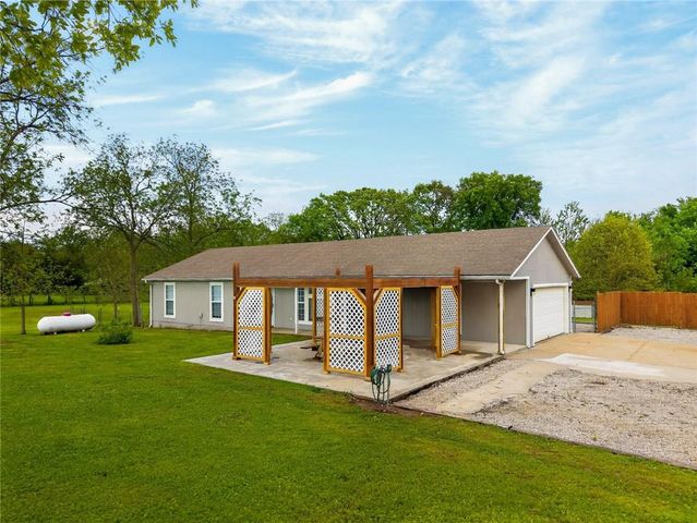 429 NW 1601st Road, Kingsville, MO 64061