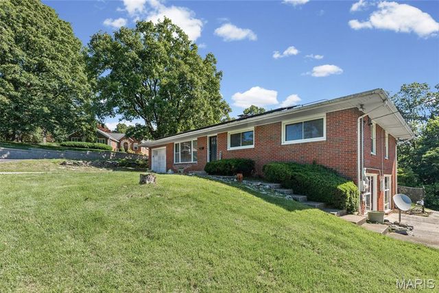 2303 Fairview Drive, Alton, IL 62002
