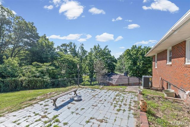 2303 Fairview Drive, Alton, IL 62002