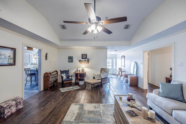 4167 Bayouside Dr, Houma, LA 70363