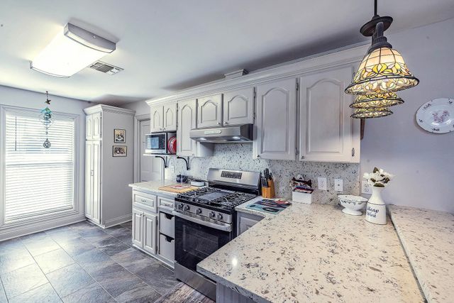 4167 Bayouside Dr, Houma, LA 70363