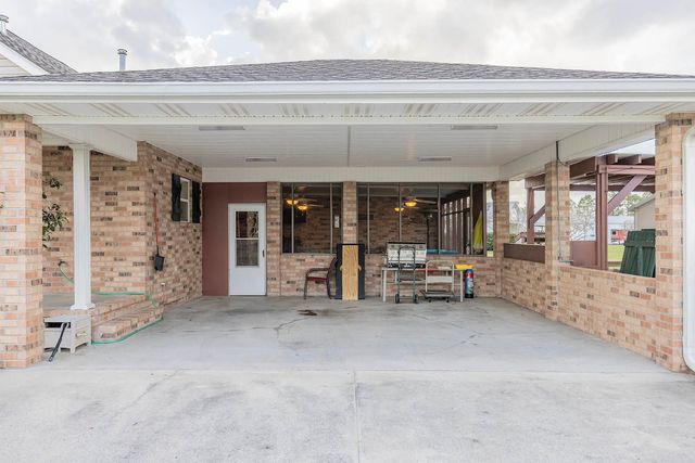 4167 Bayouside Dr, Houma, LA 70363