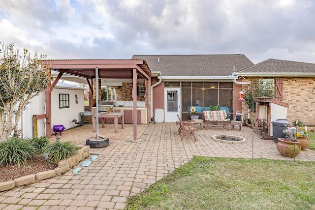 4167 Bayouside Dr, Houma, LA 70363