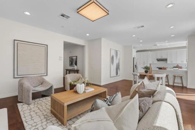 10553 Hollingsworth Way, San Diego, CA 92127