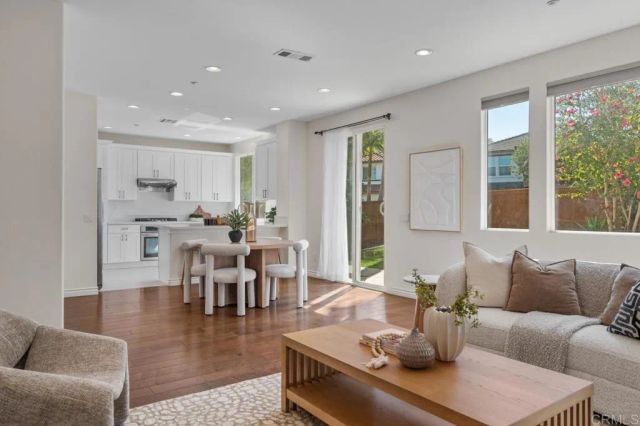 10553 Hollingsworth Way, San Diego, CA 92127
