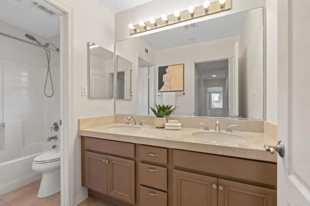 10553 Hollingsworth Way, San Diego, CA 92127