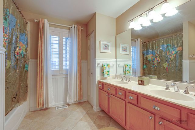 7449 Brentwood Lane, Gurnee, IL 60031